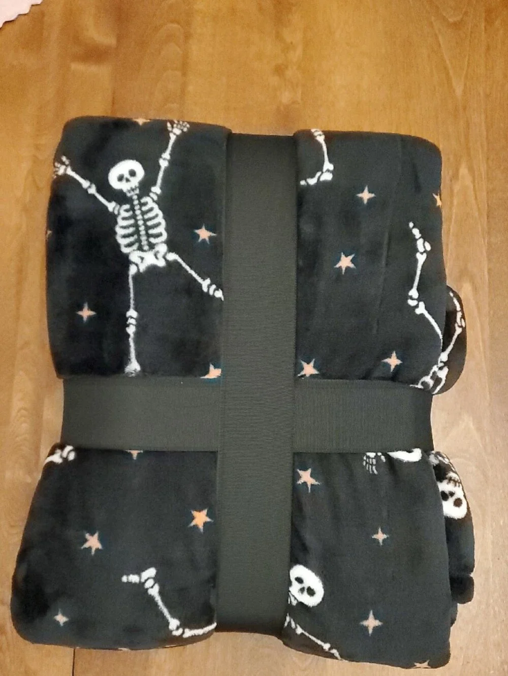 Black Halloween Skeleton Lounge Throw